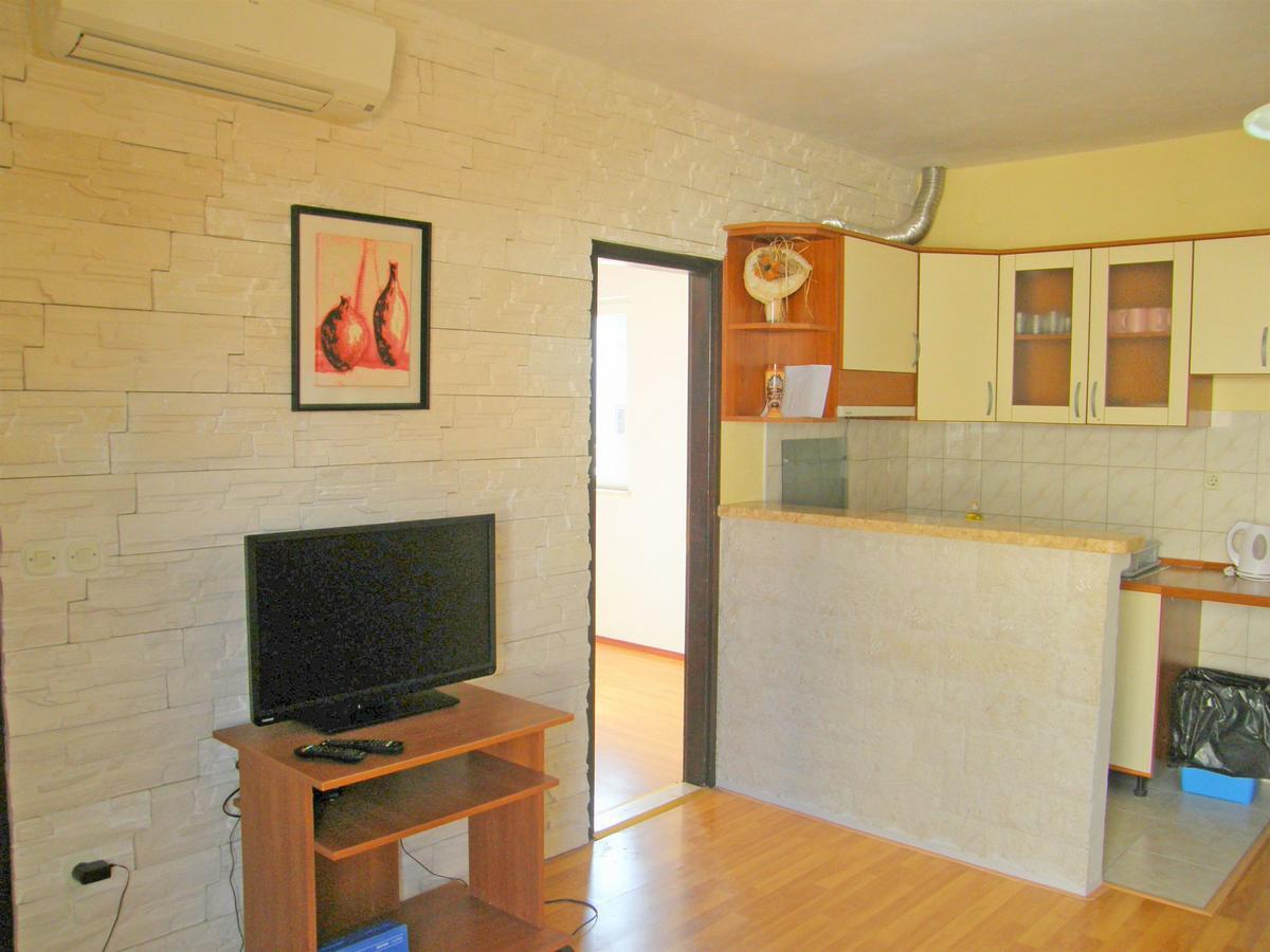Apartments Jurica Примоштен Экстерьер фото