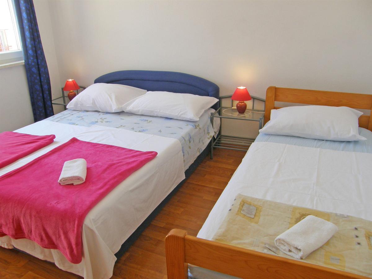 Apartments Jurica Примоштен Экстерьер фото