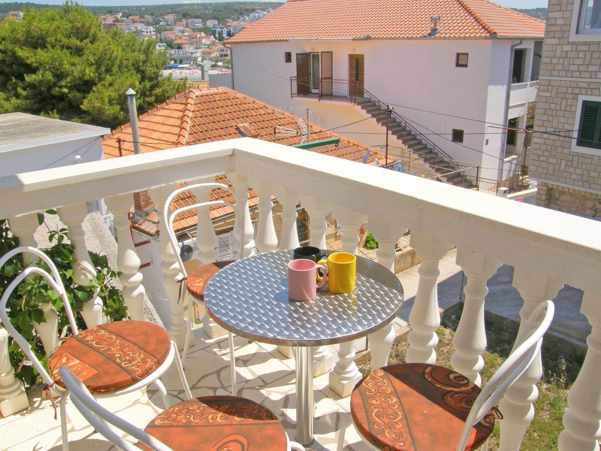 Apartments Jurica Примоштен Экстерьер фото