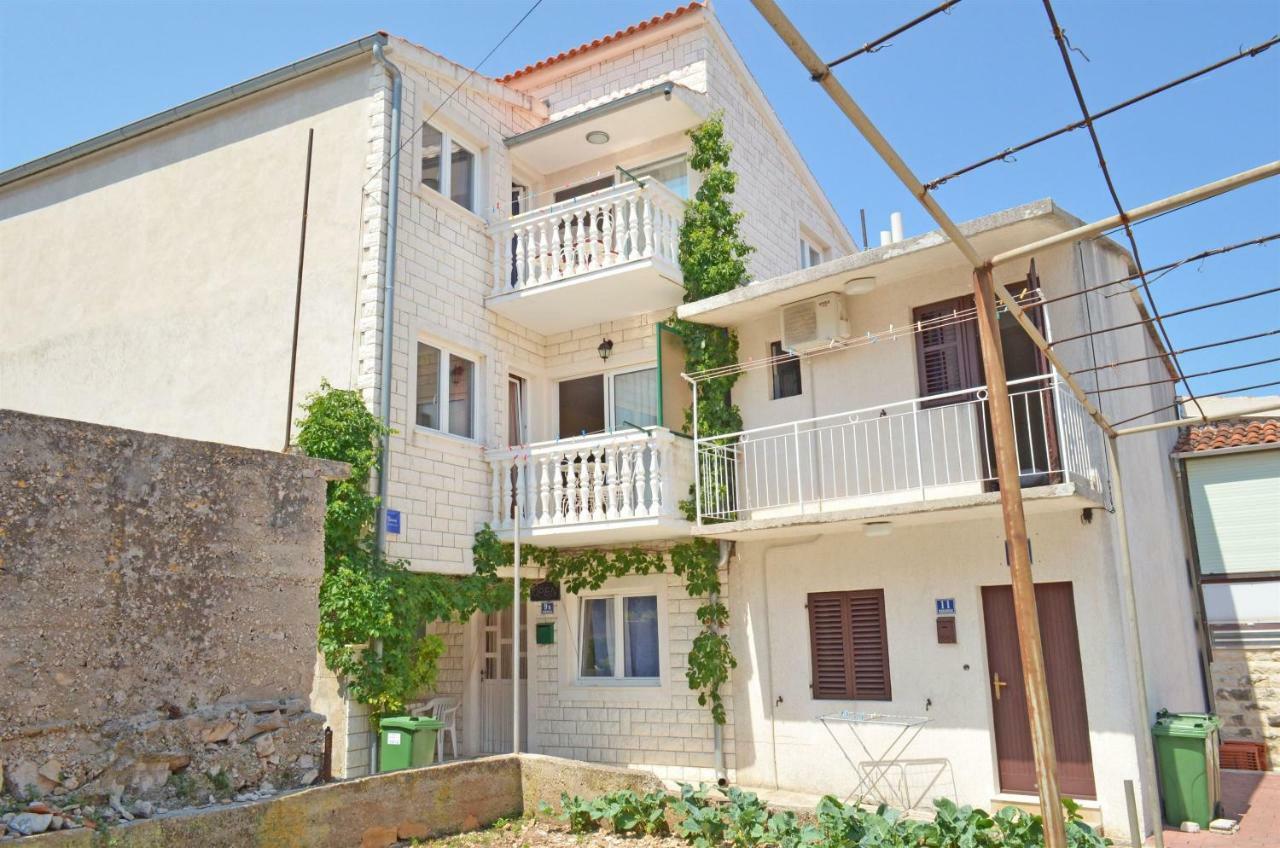 Apartments Jurica Примоштен Экстерьер фото